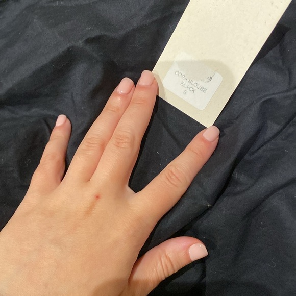 The Femm / NWT Cora puff sleeve blouse top  Shirt in black  Size Small S - Picture 4 of 4